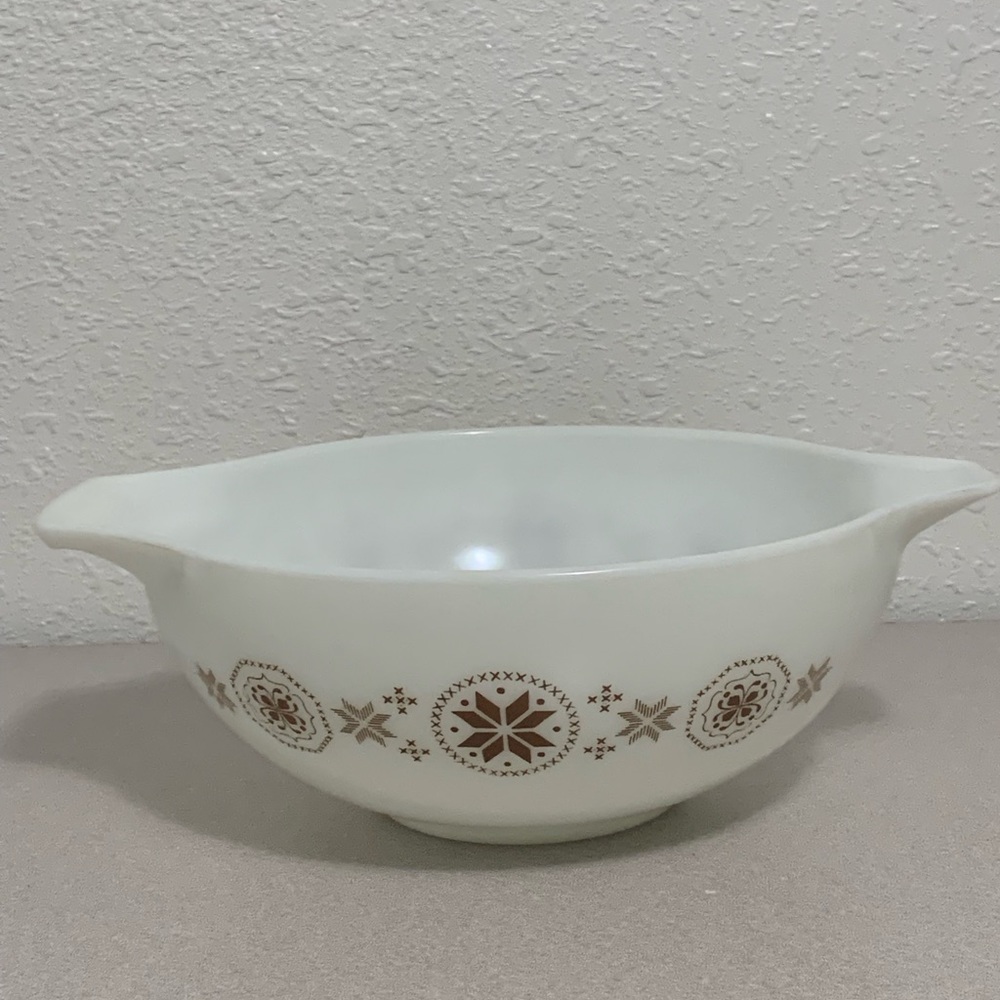 Vintage Pyrexx “town and country” 4-QT Mixing bowl